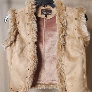 KOSHA tan faux suede leather vest w/faux fur liner. Size M.